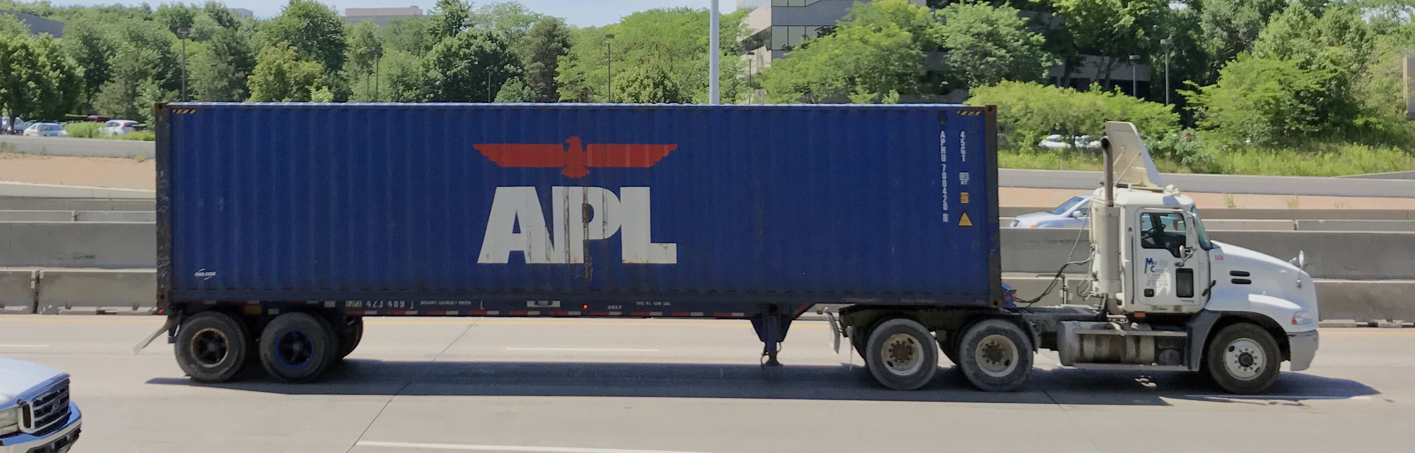 oakland-container-truck